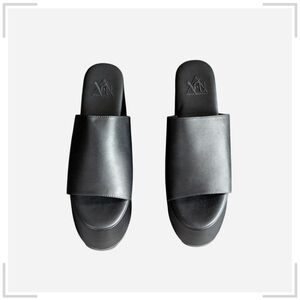 YRU Gwen Platform Sandals